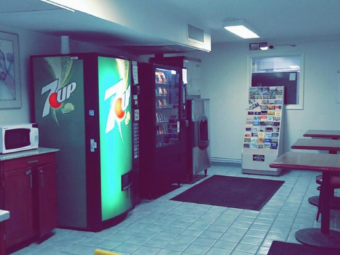 Tables and chairs, microwave, vending soda and snack machines, ice machine, guest local information leaflet stand, tiled flooring