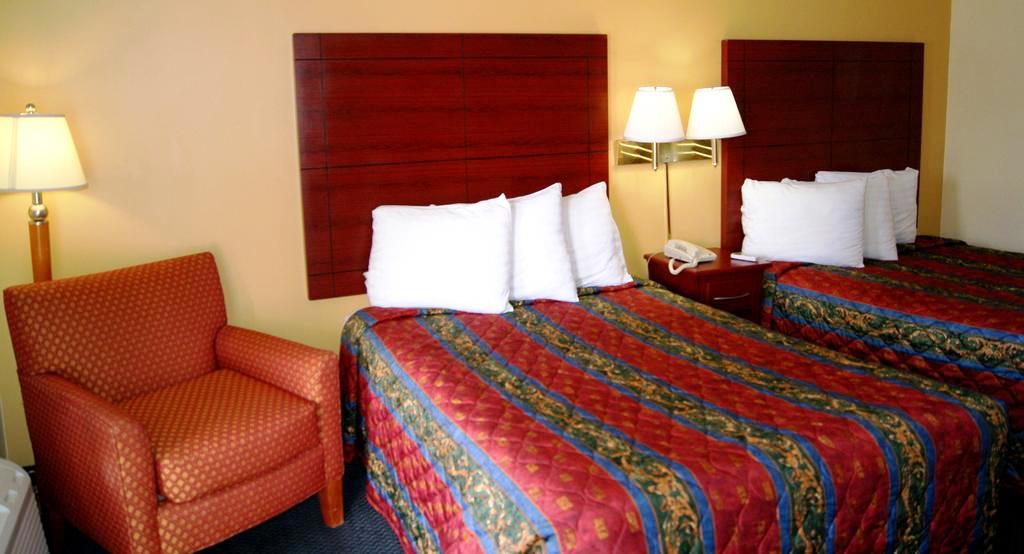 Natchez Ms Hotel Red Carpet Inn Stayhihotels Com