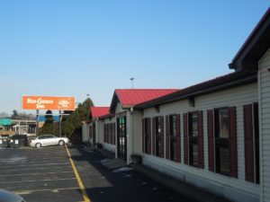 One story building, parking spaces, hotel brand signage