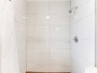 Shower with shower curtain