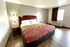 king bed, night stands, bedise wall lights, laminate flooring