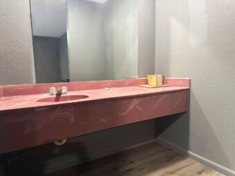 Vanity unit, ice bucket, large mirror, laminate flooring