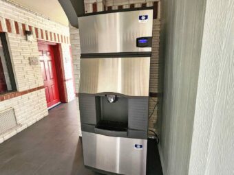 Guest self serve ice machine in covered walkway