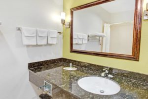 Vanity unit, towel rail with towels, mirror