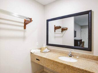 Vanity unit, shelf with hanging rail, mirror